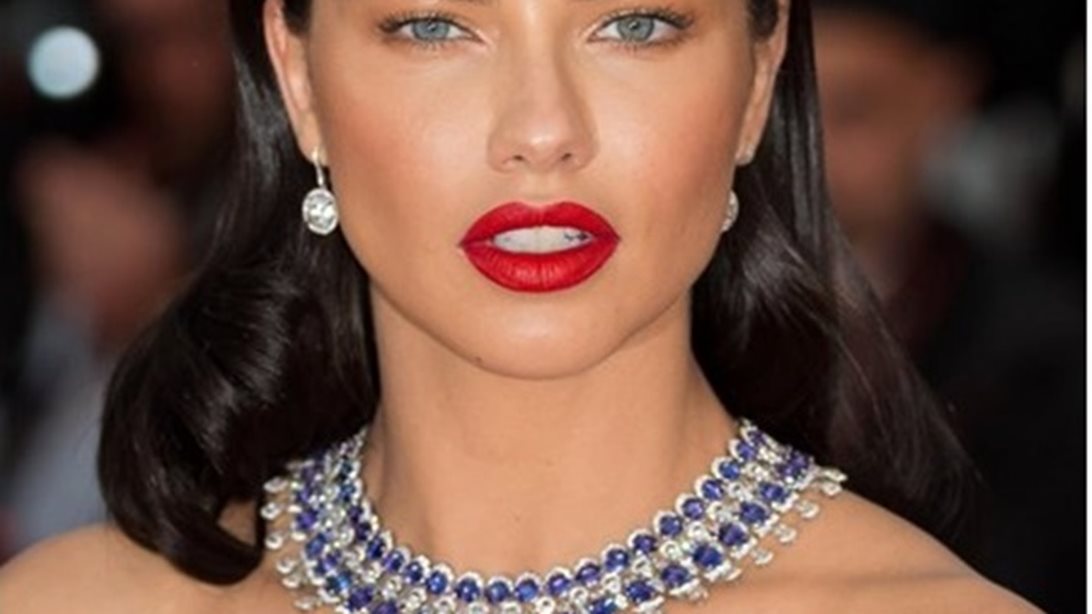 Θεωρείς τα κόκκινα χείλη ξεπερασμένα και βαρετά; : Οι διάσημες στις Κάννες φαίνεται πως υποστηρίζουν το εν λόγω χρώμα!
