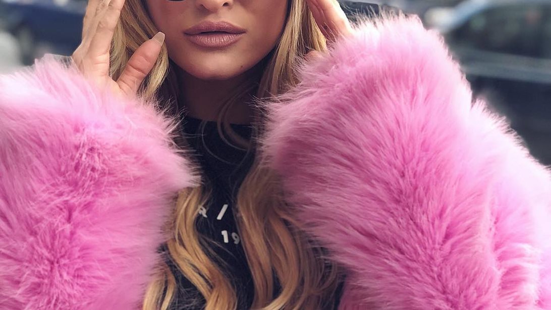 Ιωάννα Τούνη: Απαντά για τη φωτογραφία στο Βερολίνο &amp; τρολάρει όσους... ενοχλήθηκαν