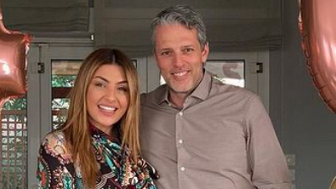 Η Έλενα Παπαρίζου έγινε 40 και το γιορτάζει στην αγκαλιά του Ανδρέα Καψάλη!