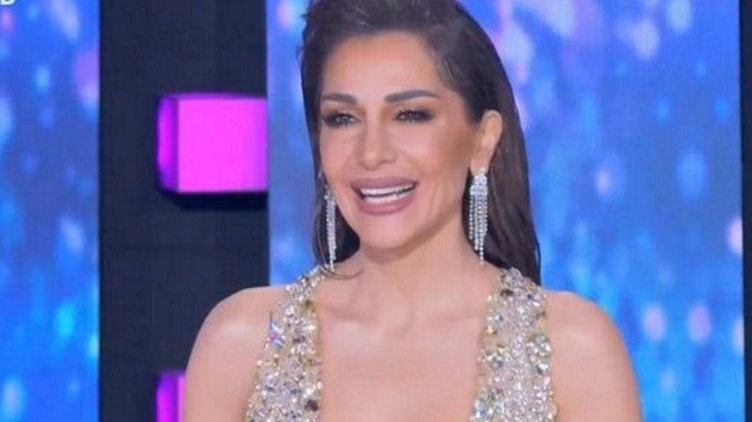 J2US | Η μαντινάδα για τον Βασίλη Μπισμπίκη που άφησε άφωνη τη Δέσποινα Βανδή