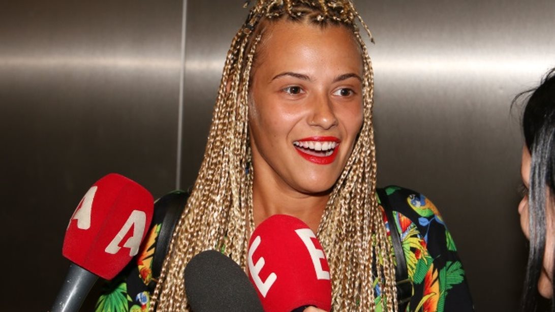 Λάουρα Νάργες: Οι δηλώσεις κατά την άφιξη στην Ελλάδα: Video