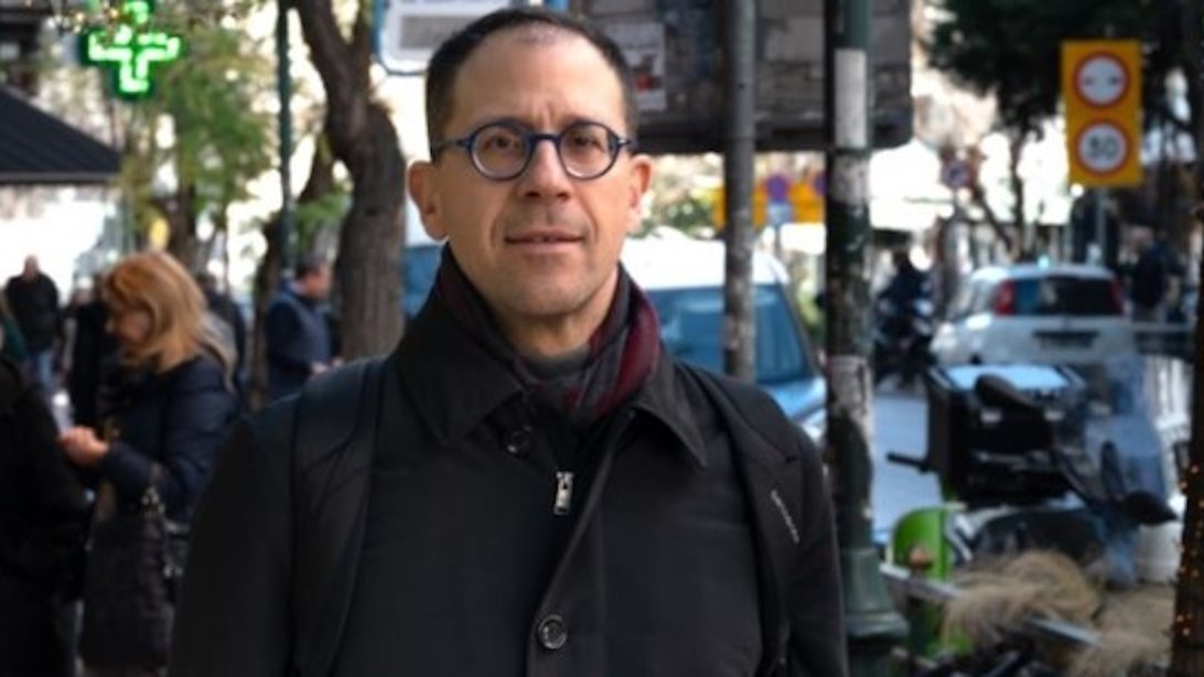 Ο Αντώνης Καραμπατζός εξηγεί στο TheTOC τι αλλάζει με τον γάμο των ομόφυλων ζευγαριών: "Σημαντικό ότι σπάνε τα ταμπού"