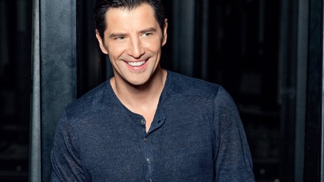 Σάκης Ρουβάς: Στο πλευρό των προσφύγων: Το συγκινητικό post στα social media