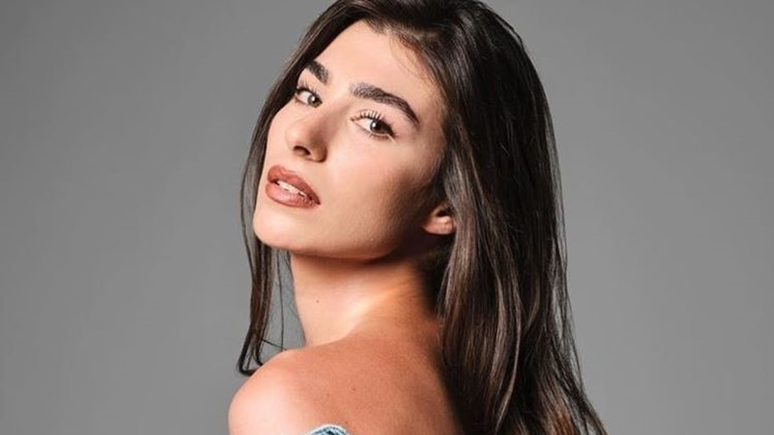 Η Χρύσα Μιχαλοπούλου δείχνει τον γιο της, Κίμωνα να τρώει μύδια στο πιο γλυκό βίντεο