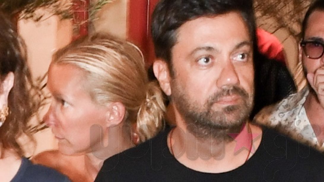 Γιώργος Θεοφάνους : Σπάνια εμφάνιση με τη σύζυγό του στη Μύκονο! Όλες οι φωτογραφίες