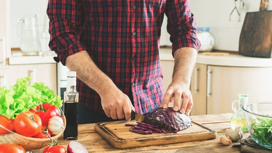 Χάσε Την Κοιλίτσα Εύκολα: Το νικηφόρο σχέδιο αδυνατίσματος από έναν άντρα που έτρωγε (και έπινε) πολύ!