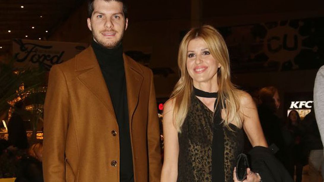 Λούκας Γιώρκας - Έλενα Ράπτη: Η αμήχανη συνάντηση μπροστά στην κάμερα πρώτη φορά μετά τον χωρισμό: «Ή με κυνηγάει η Έλενα ή η κάμερα»