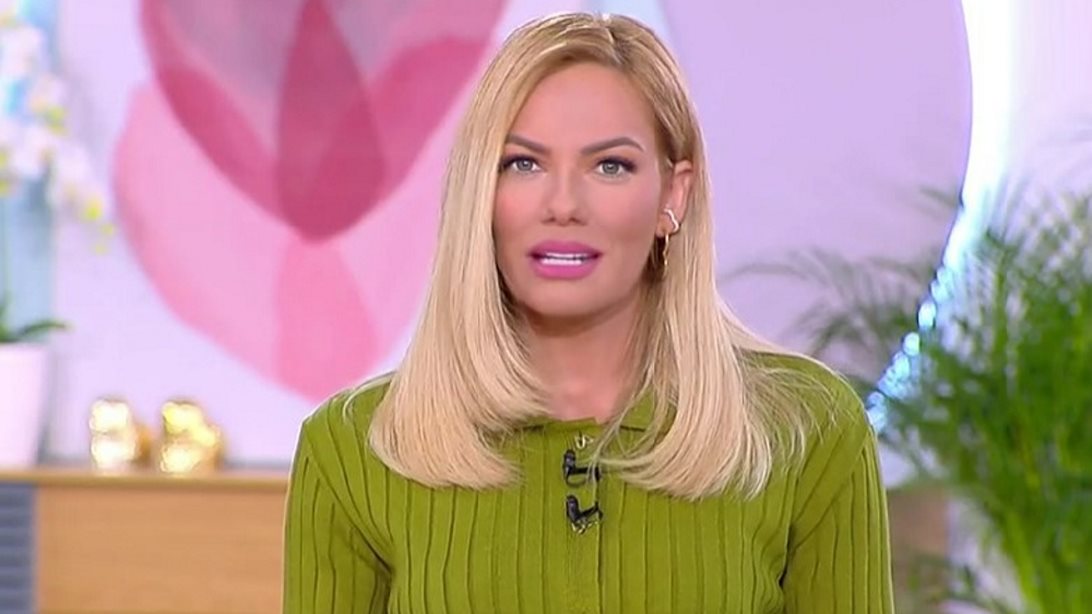 Το &quot;Love it&quot; επέστρεψε &amp; η Ιωάννα Μαλέσκου έδωσε εξηγήσεις για τον λόγο που ήταν ανενεργή στα social media