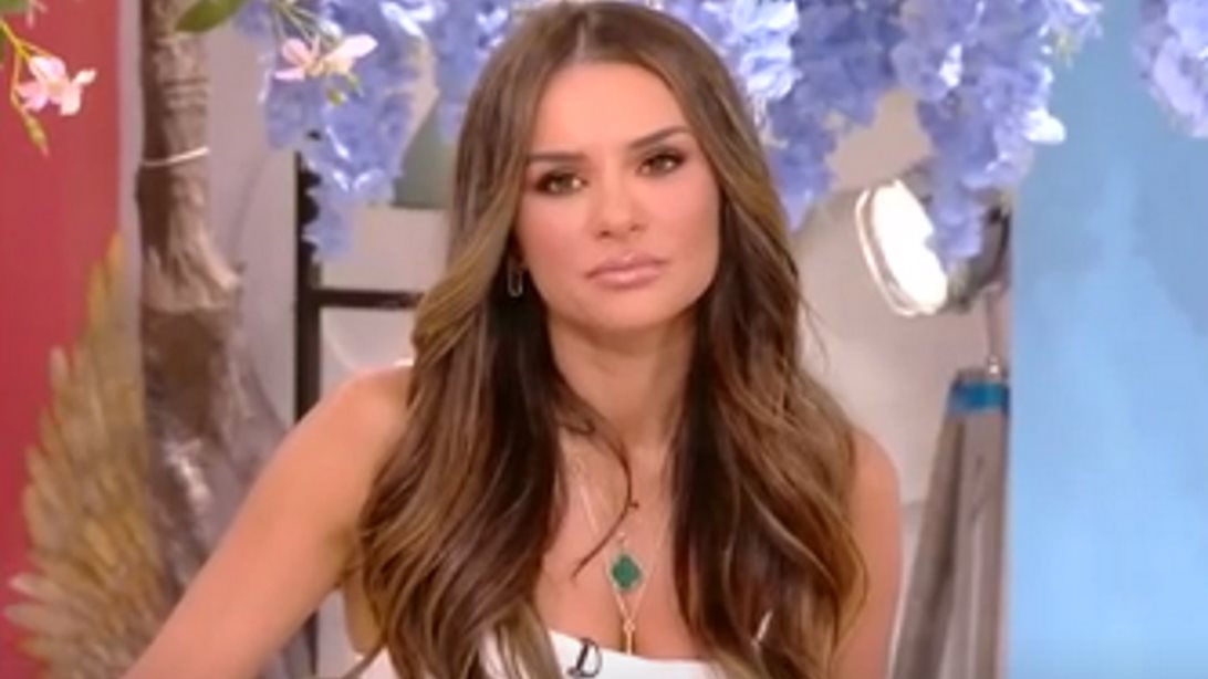 Η Ελένη Τσολάκη για την Ιωάννα Τούνη: &quot;Δεν μπορώ να καταλάβω γιατί δεν τους γράφει εκεί που δεν πιάνει μελάνι&quot;