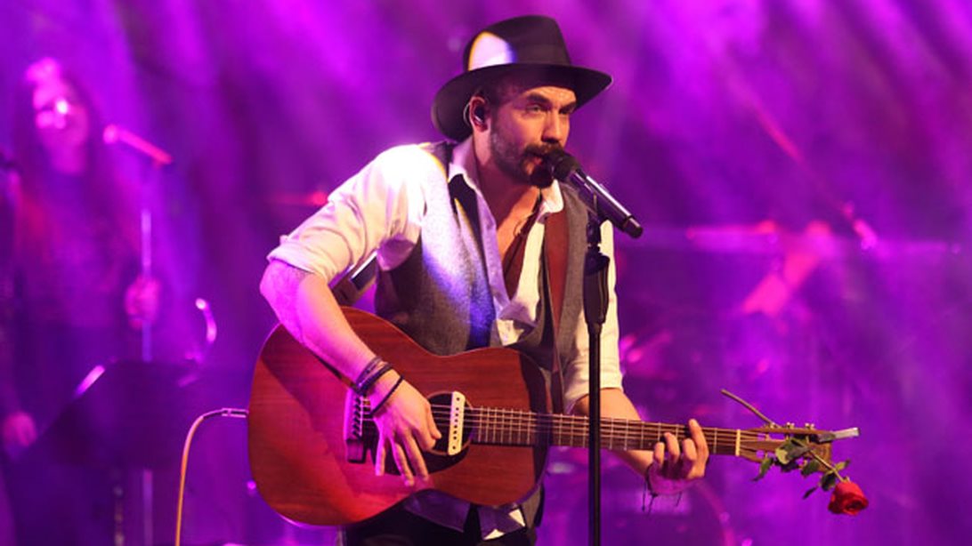 Πάνος Μουζουράκης: Μαρία Σολωμού, Γιώργος Καπουτζίδης και Έλενα Παπαρίζου στο πλευρό του ανήμερα της πρεμιέρας του: Φωτογραφίες