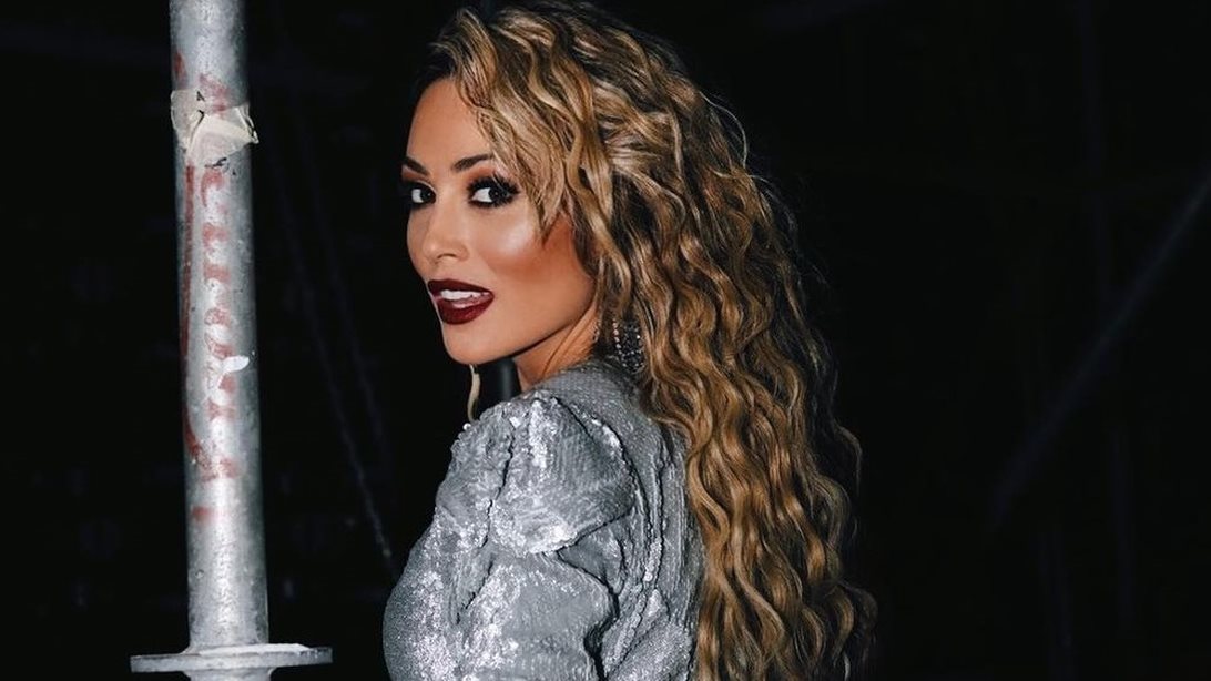 Η Ελένη Βουλγαράκη μάς δείχνει πως θα εντάξουμε το χρώμα στις χειμωνιάτικες εμφανίσεις μας