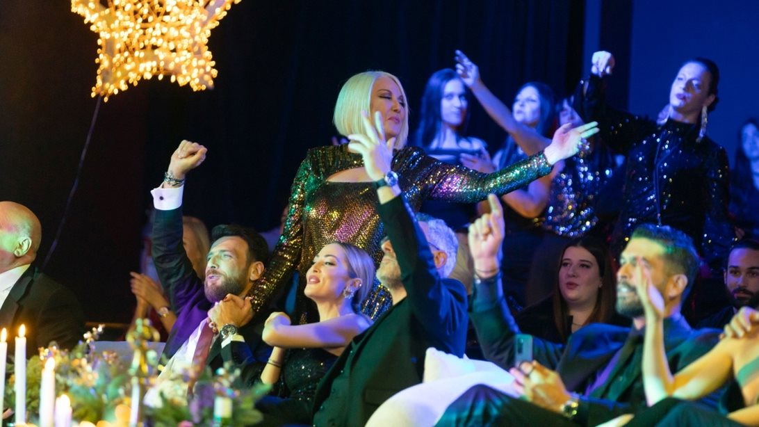 Σπίτι με το Mega | Όλες οι λεπτομέρειες του Χριστουγεννιάτικου ρεβεγιόν με τη Ρούλα Κορομηλά