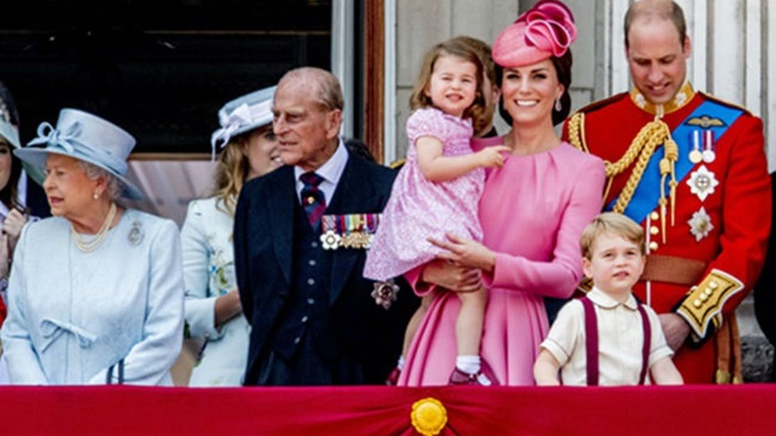 Kate Middleton – Βασίλισσα Ελισάβετ
: Ποια μηνύματα κρύβονται πίσω από τα looks τους;