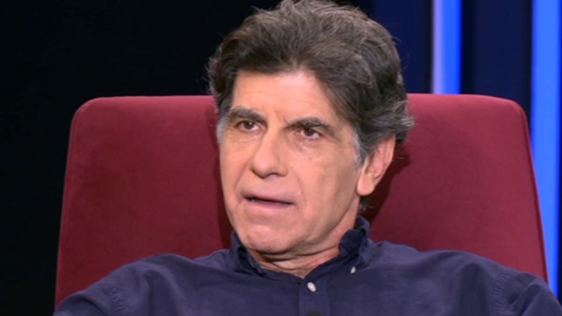 Γιάννης Μπέζος: «Το "Παρουσιάστε" δεν θα θυμίζει τίποτα από το "Της Ελλάδος τα παιδιά". Δεν πρέπει να θυμίζει τίποτα»