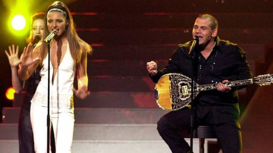 Antique: Δείτε την Έλενα Παπαρίζου να ποζάρει με τον Νίκο Παναγιωτίδη, 20 χρόνια μετά!