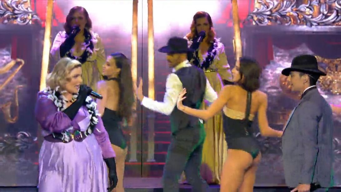 J2US | Η εντυπωσιακή εμφάνιση της Εβελίνας Νικόλιζα &amp; του Νίκου Μπάρκουλη