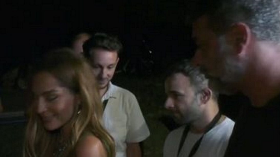 Δέσποινα Βανδή &amp; Βασίλης Μπισμπίκης σε νέα δημόσια εμφάνιση | Η αντίδρασή τους στις τηλεοπτικές κάμερες