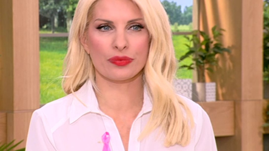 Ελένη Μενεγάκη: Το φιλί και η τρυφερή αφιέρωση on air