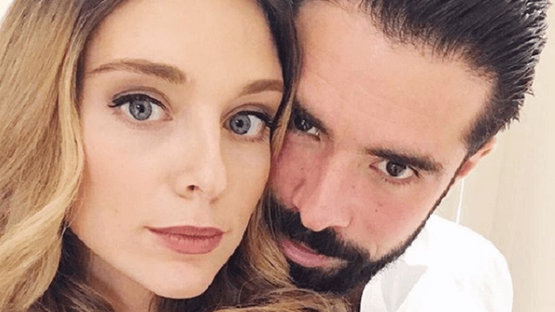 Μαριάννα Γουλανδρή 
: Ποζάρει με μαγιό και δείχνει για πρώτη φορά την κόρη της στο Instagram