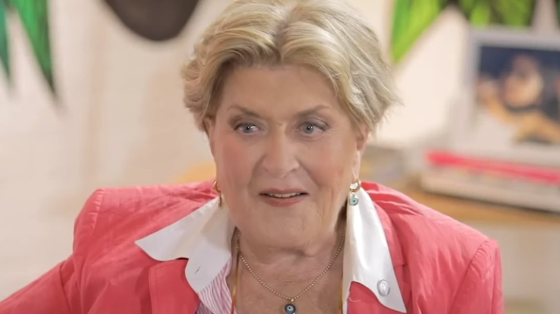 Video Of The Day: Η Βάσια Τριφύλλη αποκαλύπτει αν έχει βγει ποτέ ραντεβού στα τυφλά!