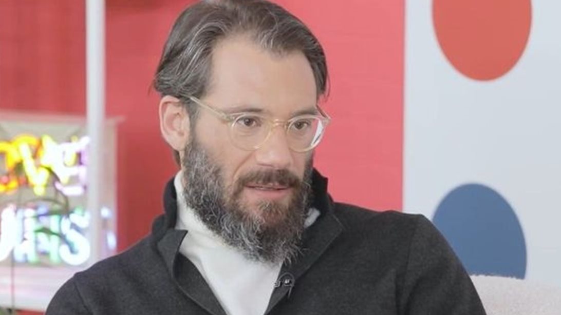 Αντίνοος Αλμπάνης: "Το πιο σημαντικό που μου λείπει είναι μια σχέση"