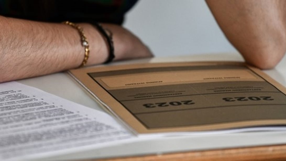 Πανελλήνιες 2023: Με Αρχαία, Μαθηματικά και Βιολογία συνεχίζονται σήμερα οι εξετάσεις