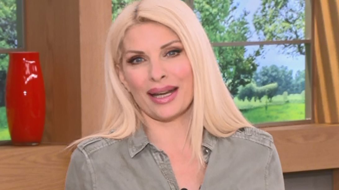 Eλένη Μενεγάκη: Αυτό είναι το νησί που θέλει να επιστρέψει σύντομα! Και δεν είναι η Άνδρος