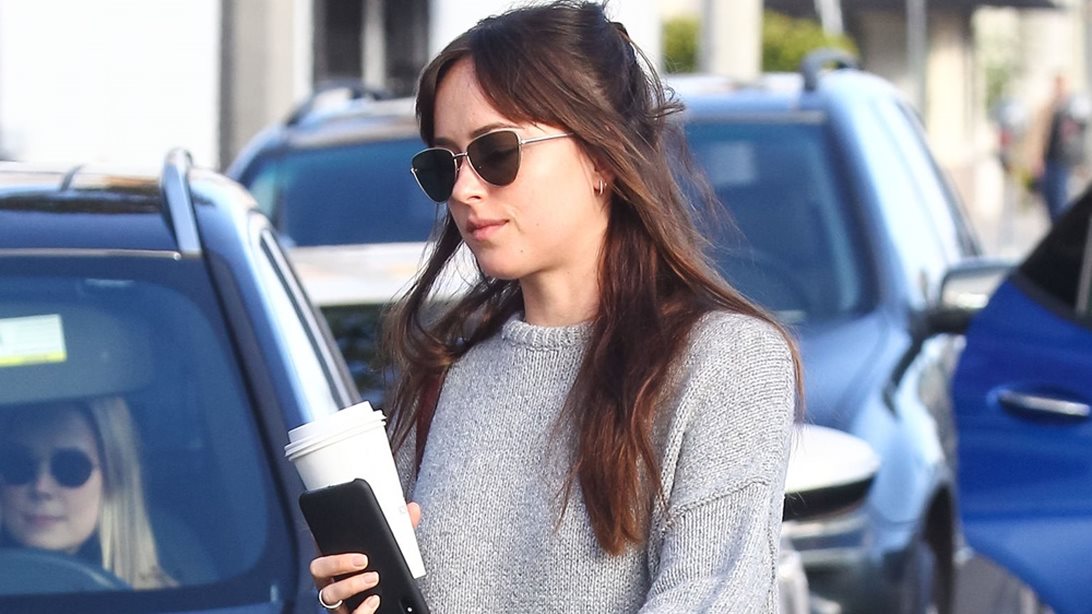 Οι γάμοι…είναι το αγαπημένο χόμπι της Dakota Johnson