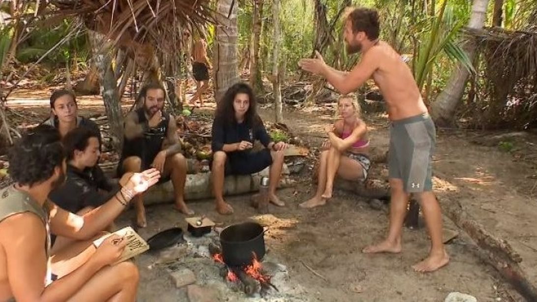 Survivor | Βγήκαν τα μαχαίρια στην παραλία