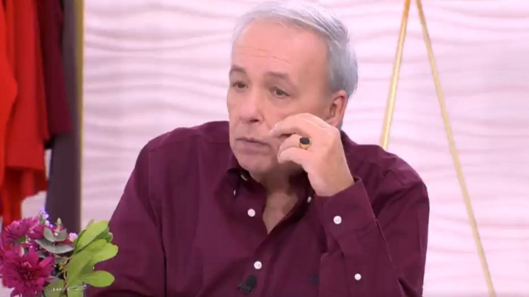 Αξίζει ο Αντρέας Μικρούτσικος να βρίσκεται πάνελ στην Κατερίνα Καινούργιου;