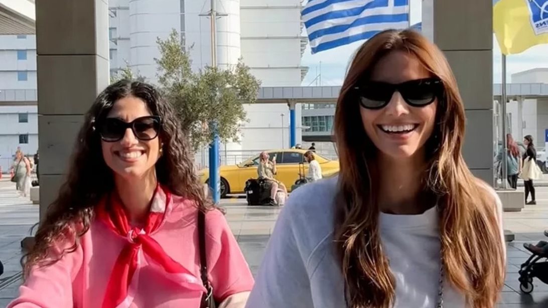 &quot;Σαν δίδυμες&quot; | Η Ηλιάνα Παπαγεωργίου με την αδελφή της, Μαριλένα ποζάρουν με ιταλική φινέτσα στο Μιλάνο