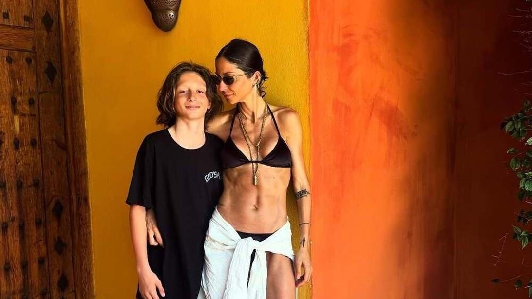 Σοφία Καρβέλα: "Το να είναι τα παιδιά με τον πατέρα τους διακοπές στην Ελλάδα είναι ευλογία"