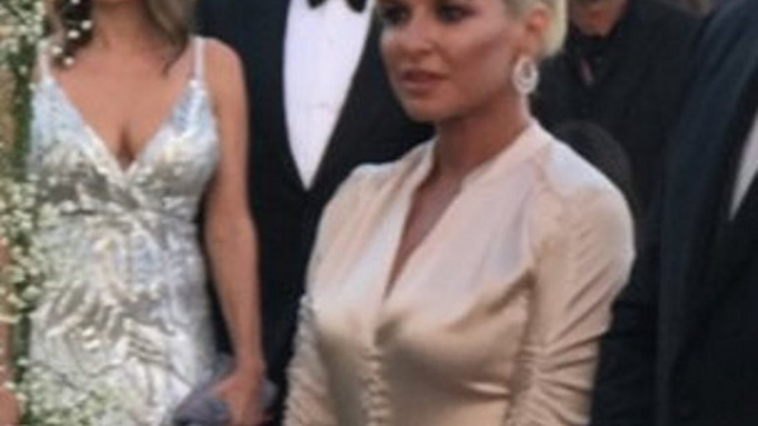 Μαρία Μπεκατώρου: Οι λεπτομέρειες του look της ως κουμπάρα στον γάμο του Αντώνη Ρέμου και της Υβόννης Μπόσνιακ