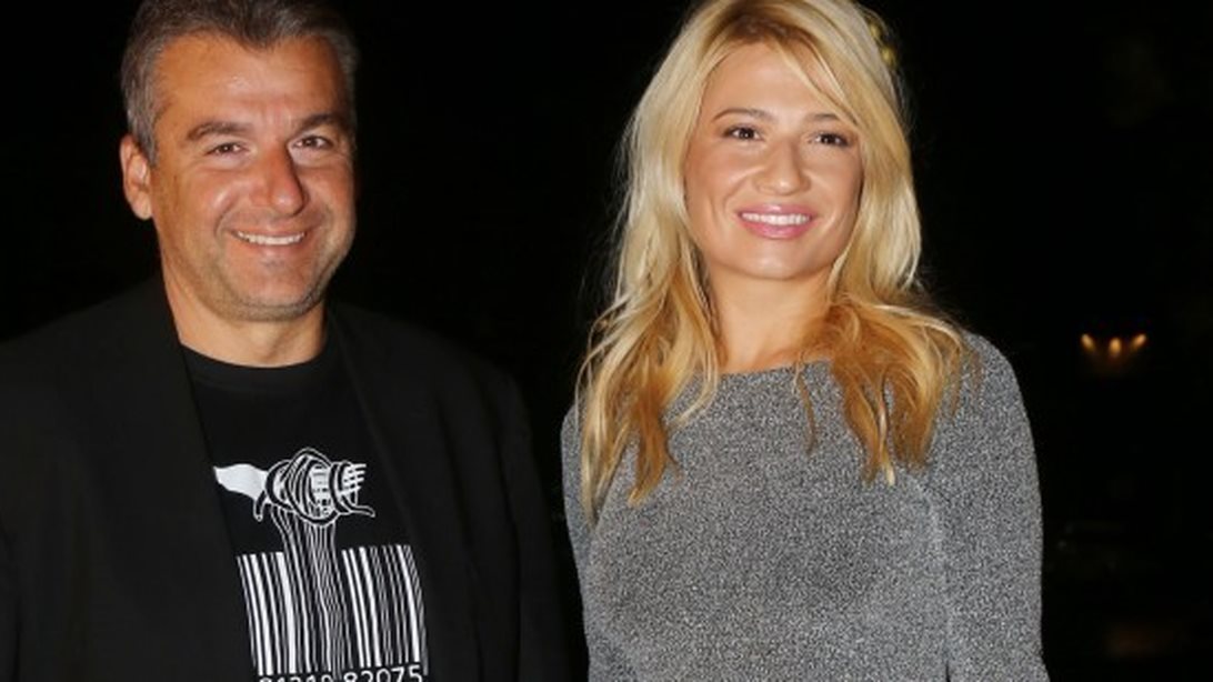 Γιώργος Λιάγκας &amp; Φαίη Σκορδά: Μαζί στην παρέλαση του γιου τους, Γιάννη: Video