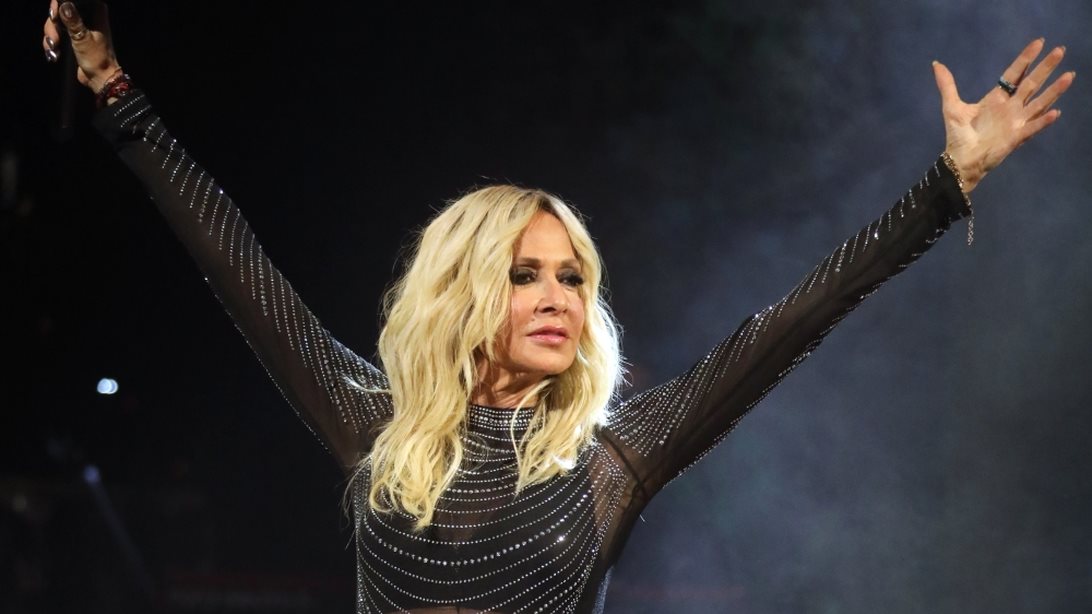 Άννα Βίσση | Γνωστός πρωταγωνιστής την βοήθησε να ετοιμαστεί, πριν να ανέβει στη σκηνή!