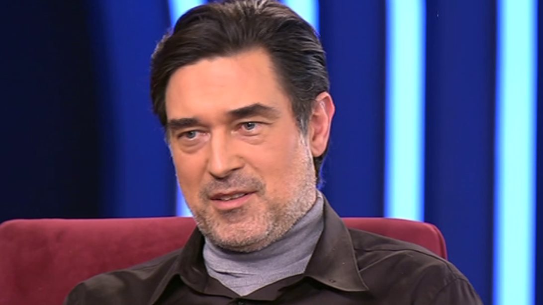 Μπουράκ Χακί: Όσα αποκάλυψε για την προσωπική του ζωή στις “Roomies”