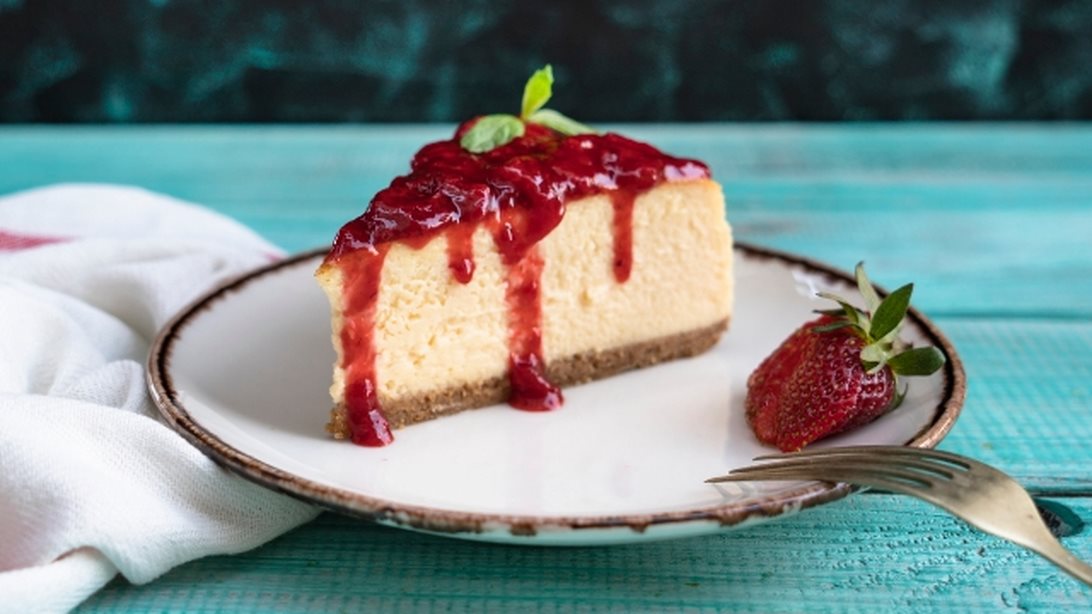 Συνταγή για εύκολο, σπιτικό cheesecake με μαρμελάδα φράουλα