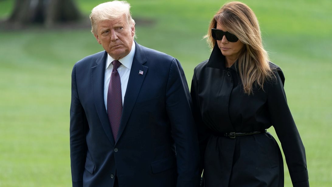 Ο πραγματικός λόγος που η Melania απωθούσε το χέρι του Donald Trump στις δημόσιες εμφανίσεις τους