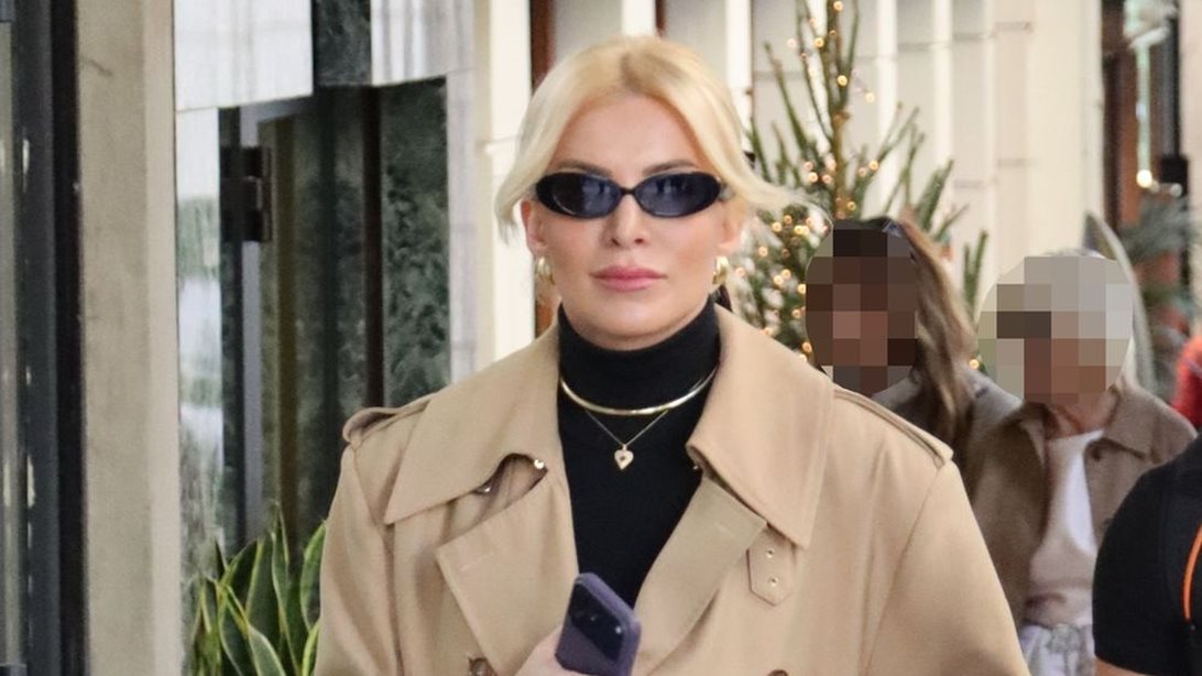 Η Κατερίνα Καινούργιου σε καθημερινή εμφάνιση στον πέμτπο μήνα της εγκυμοσύνης