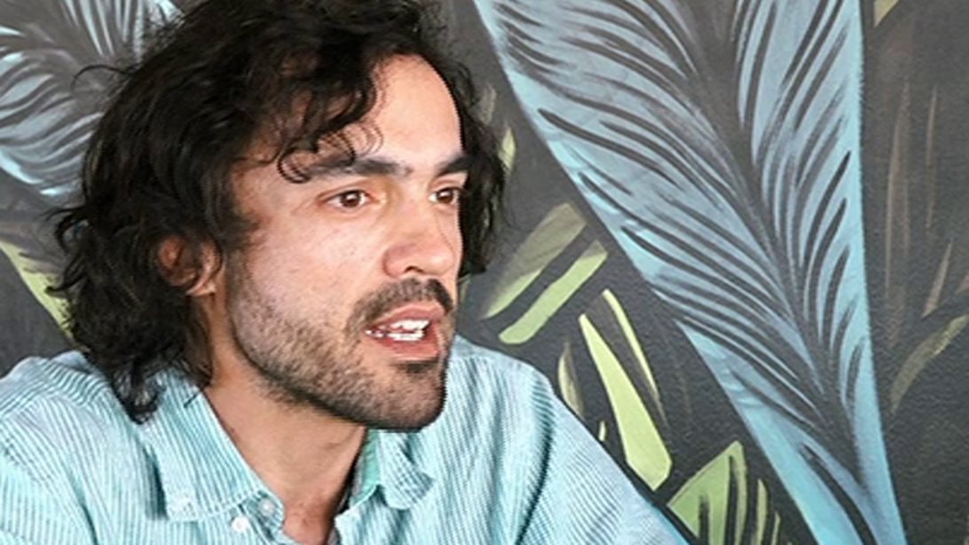 Δημήτρης Κουρούμπαλης: O λόγος που βρέθηκε εκτός «Πολυκατοικίας» τελευταία στιγμή &amp; η σπάνια αναφορά στην προσωπική του ζωή