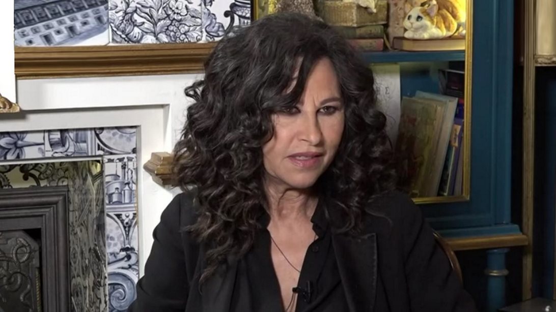 Ελευθερία Αρβανιτάκη: &quot;Δεν έχω πολλές μνήμες από εκείνον - Νομίζω ήταν μια άμυνα να ξεχάσω&quot;