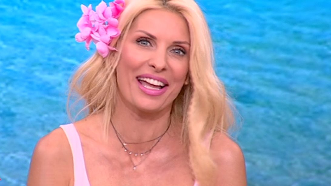 Ελένη Μενεγάκη: Μόνο με το μαγιό της! Η νέα φωτογραφία από τις καλοκαιρινές της διακοπές