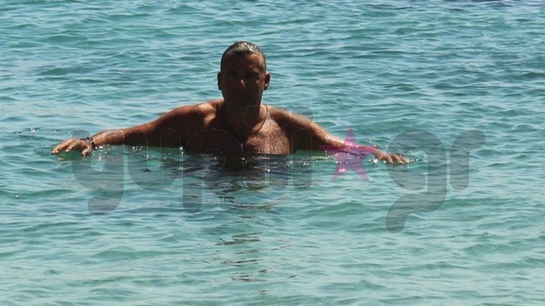 Γιώργος Λιάγκας: Στιγμές χαλάρωσης στη Μύκονο | Δείτε φωτογραφίες