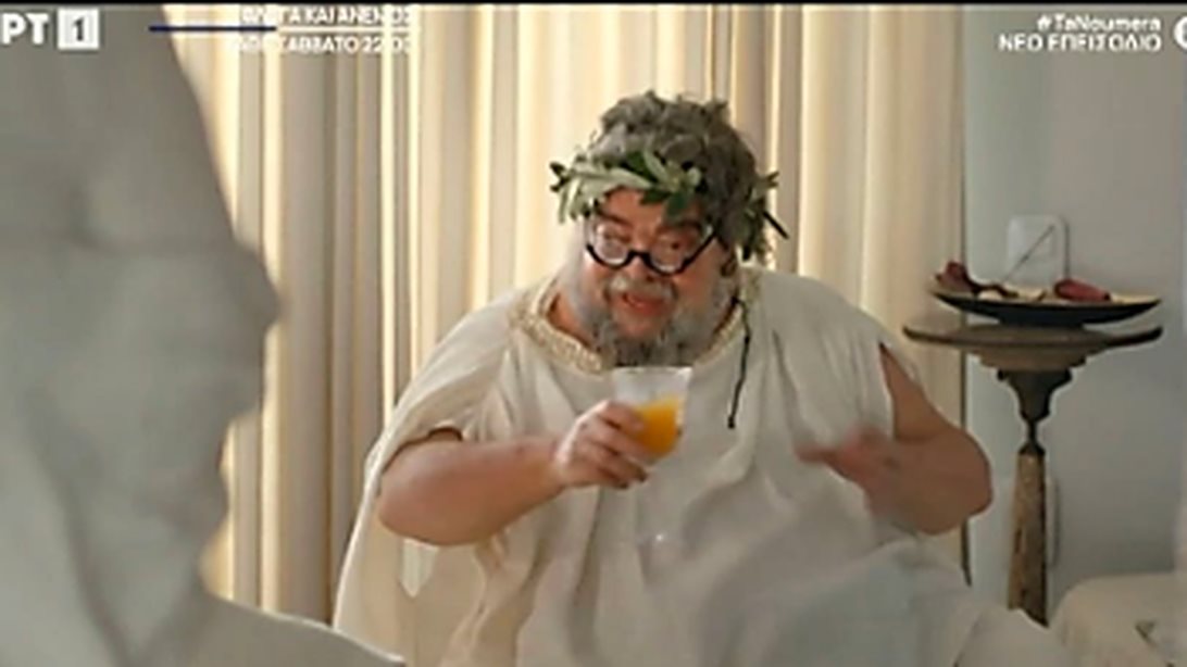 Σταμάτης Κραουνάκης | Κέρασε &quot;στάφυλο&quot; και &quot;νεκταράκι&quot; τον Φοίβο Δεληβοριά