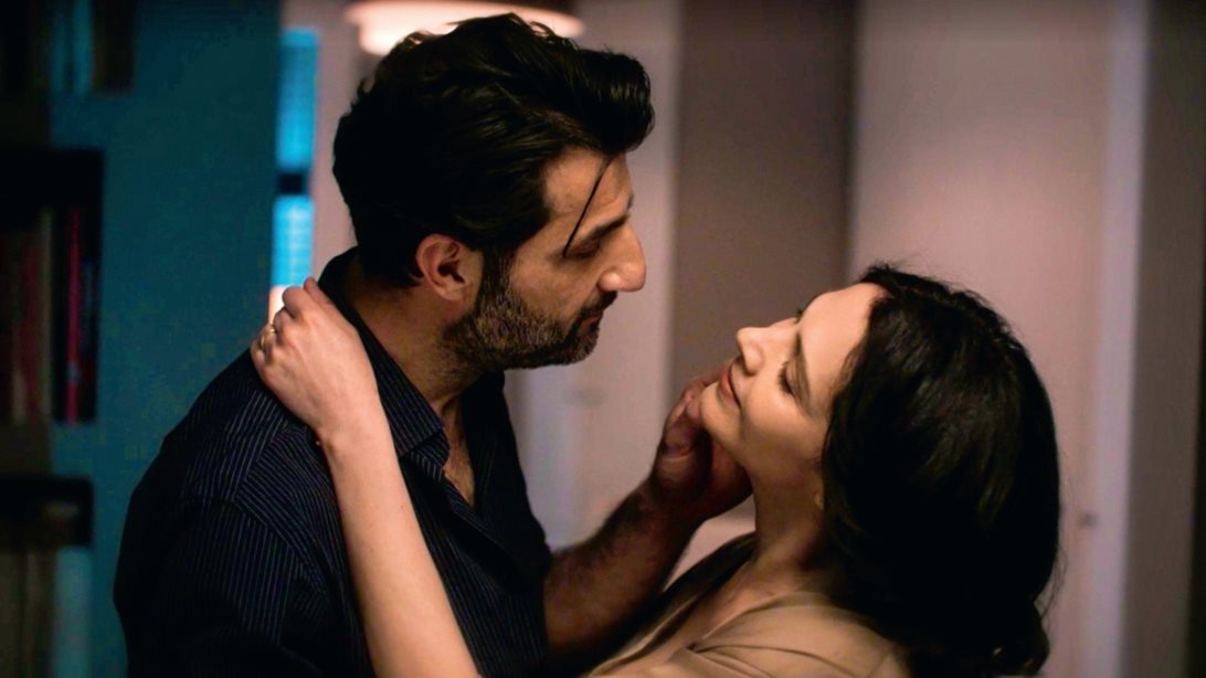 Aide-mémoire | Ο λόγος που πρέπει να τελειώσεις τη σειρά της χρονιάς &amp; η σημασία του τηλεοπτικού αμπαλάζ