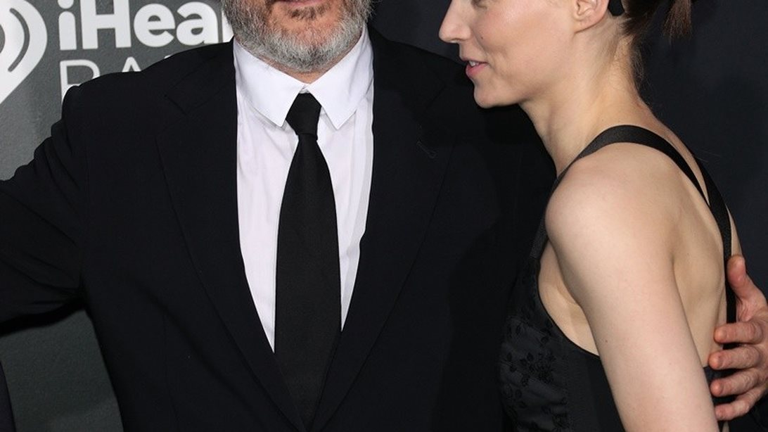 Joaquin Phoenix &amp; Rooney Mara
: Σε σπάνια τρυφερά στιγμιότυπα