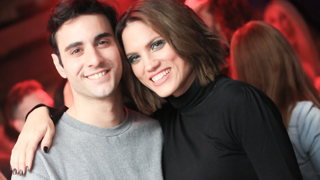 "Η Μαίρη Συνατσάκη και ο Ίαν Στράτης είναι ευτυχισμένοι και συγκινημένοι, είναι όλη μέρα αγκαλιασμένοι"