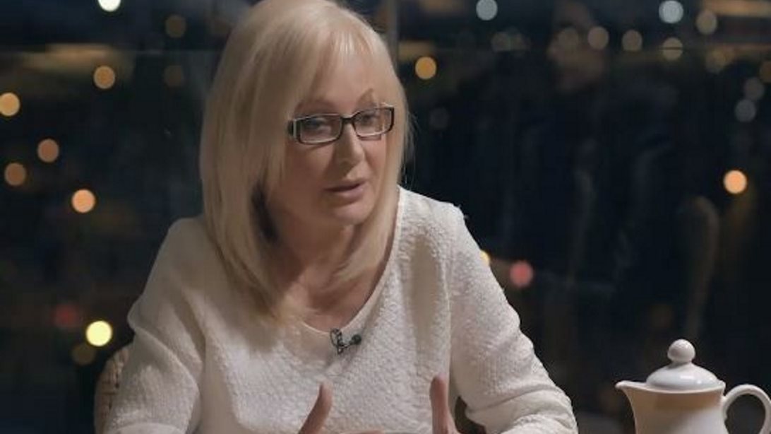 Η Αγγελική Νικολούλη σε μία σπάνια τηλεοπτική στιγμή | Οι απειλές που έχει δεχτεί στην καριέρα της και εξομολόγηση για την απώλεια των ανηψιών της