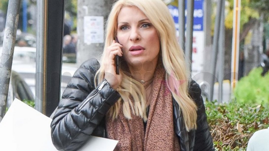 Ελένη Μενεγάκη: Με την κόρη της στην Κηφισιά! Δείτε πόσο μεγάλωσε η Βαλέρια