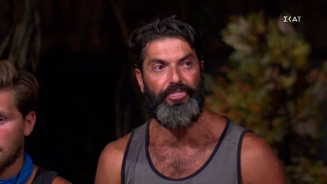 Survivor | Εκτός ελέγχου η κατάσταση στο συμβούλιο υποψηφιοτήτων: &quot;Ο Σπύρος Μαρτίκας γλείφει, τάζει ταξιδάκια. Έχει μοιράσει κινητά σε όλον τον Πειραιά για να τον ψηφίζουν να παραμείνει στο παιχνίδι&quot;